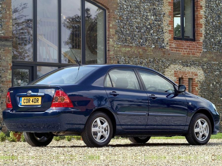  Toyota Corolla Sedan 2004 года  (UK) (фото 5 из 8)